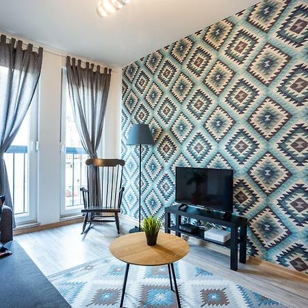 Modern Naive Downtown With Free Private Garage-Fast Wi-Fi Apartment Novi Sad Exterior photo