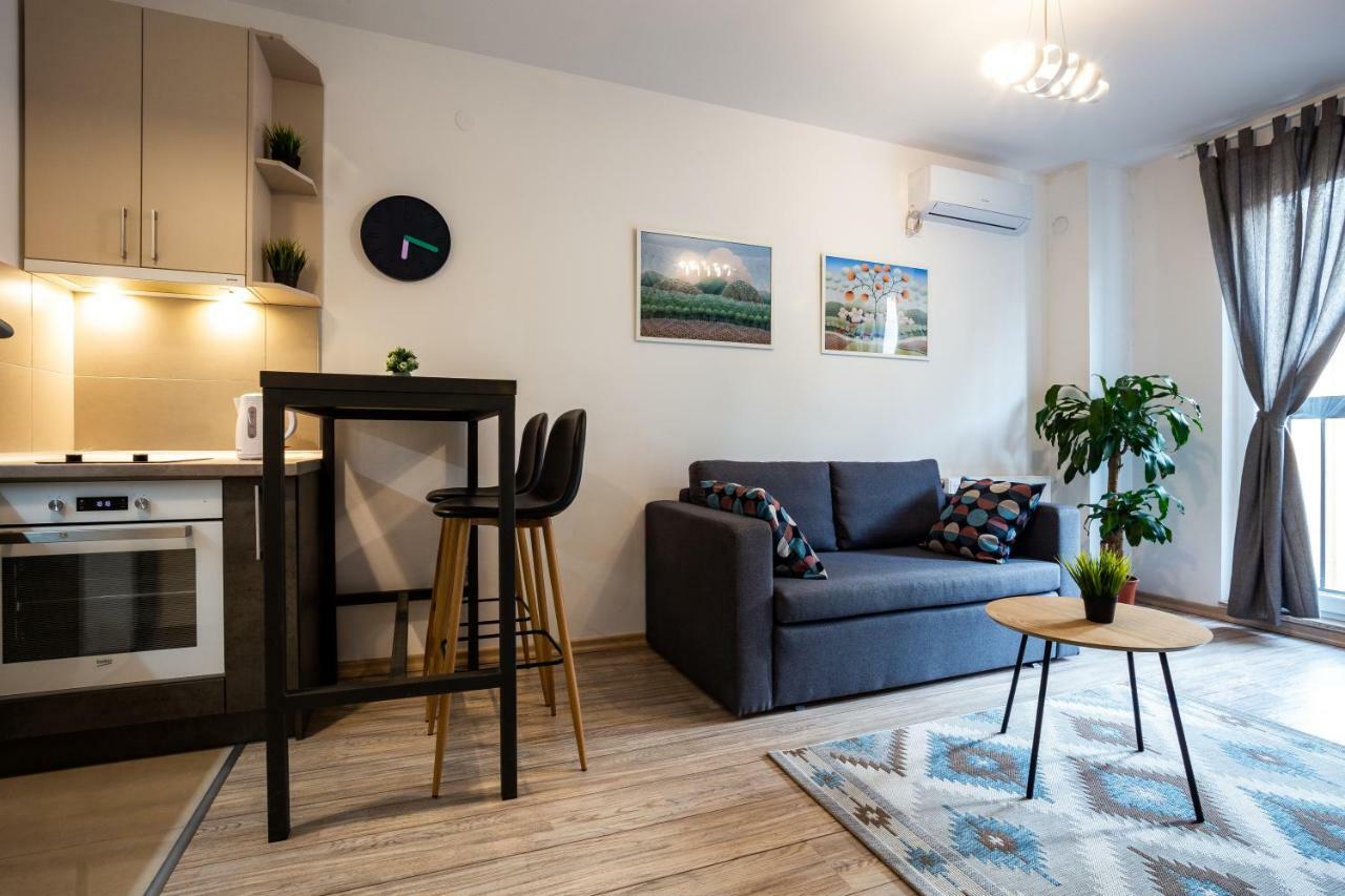 Modern Naive Downtown With Free Private Garage-Fast Wi-Fi Apartment Novi Sad Exterior photo