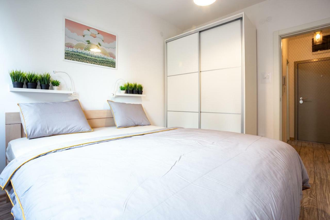 Modern Naive Downtown With Free Private Garage-Fast Wi-Fi Apartment Novi Sad Exterior photo