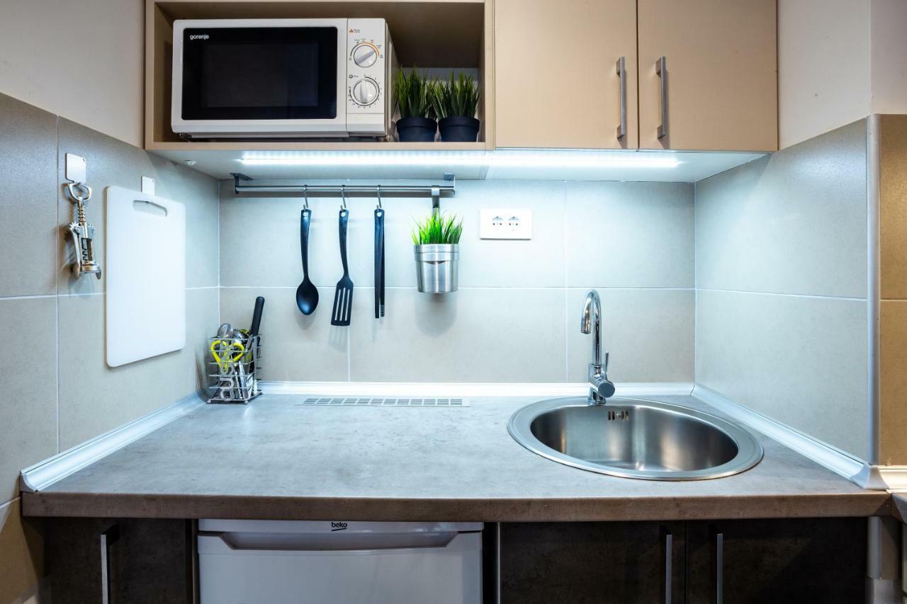 Modern Naive Downtown With Free Private Garage-Fast Wi-Fi Apartment Novi Sad Exterior photo