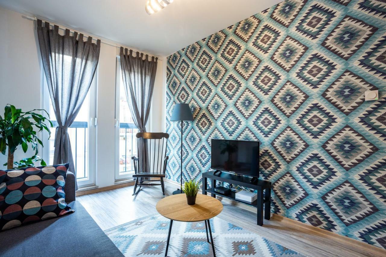 Modern Naive Downtown With Free Private Garage-Fast Wi-Fi Apartment Novi Sad Exterior photo