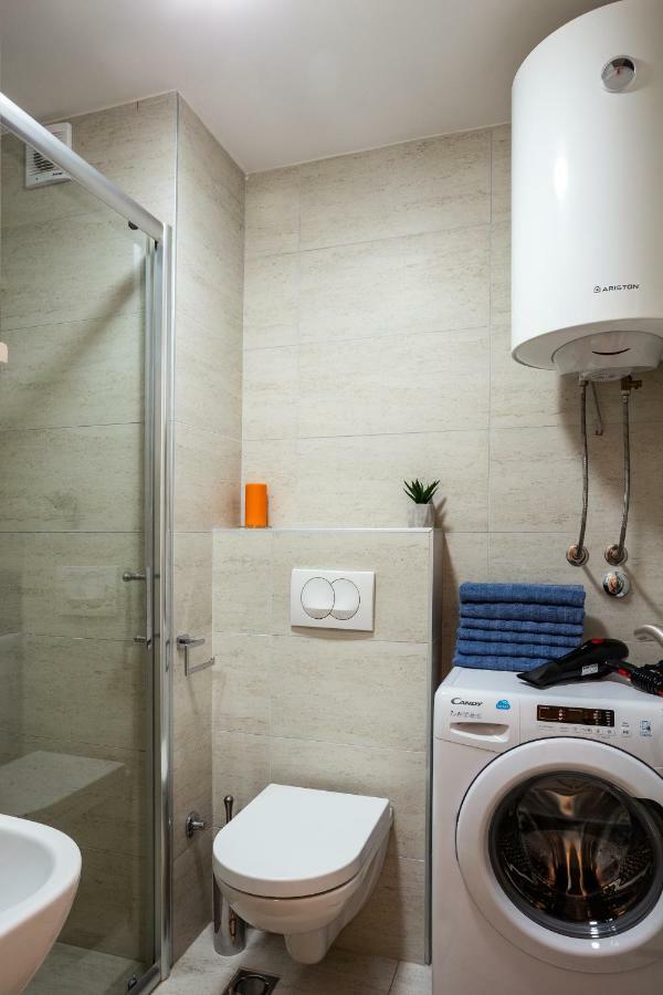 Modern Naive Downtown With Free Private Garage-Fast Wi-Fi Apartment Novi Sad Exterior photo