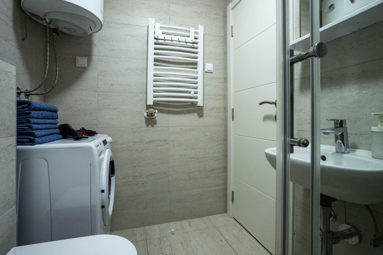 Modern Naive Downtown With Free Private Garage-Fast Wi-Fi Apartment Novi Sad Exterior photo