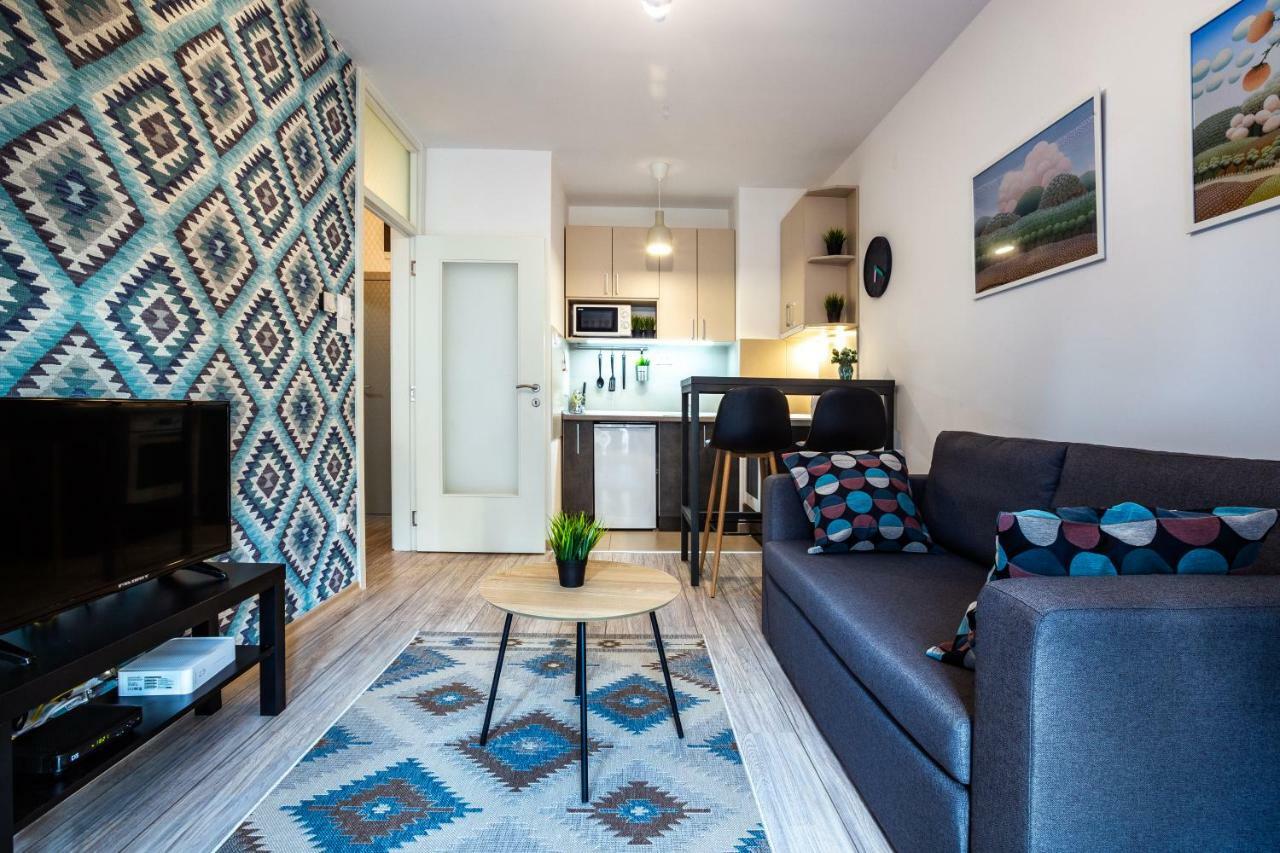 Modern Naive Downtown With Free Private Garage-Fast Wi-Fi Apartment Novi Sad Exterior photo